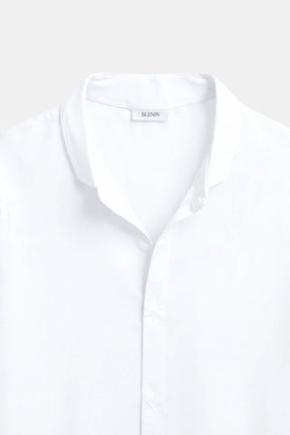 Chemise classique à col montant en blanc