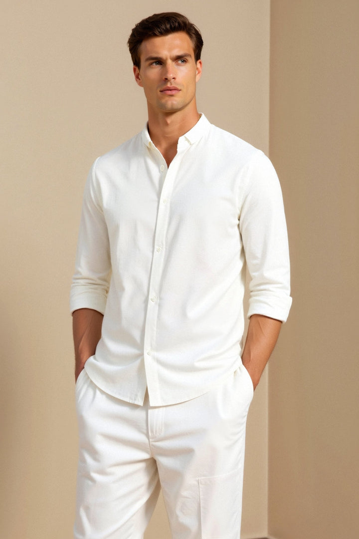 Chemise classique à col montant en blanc