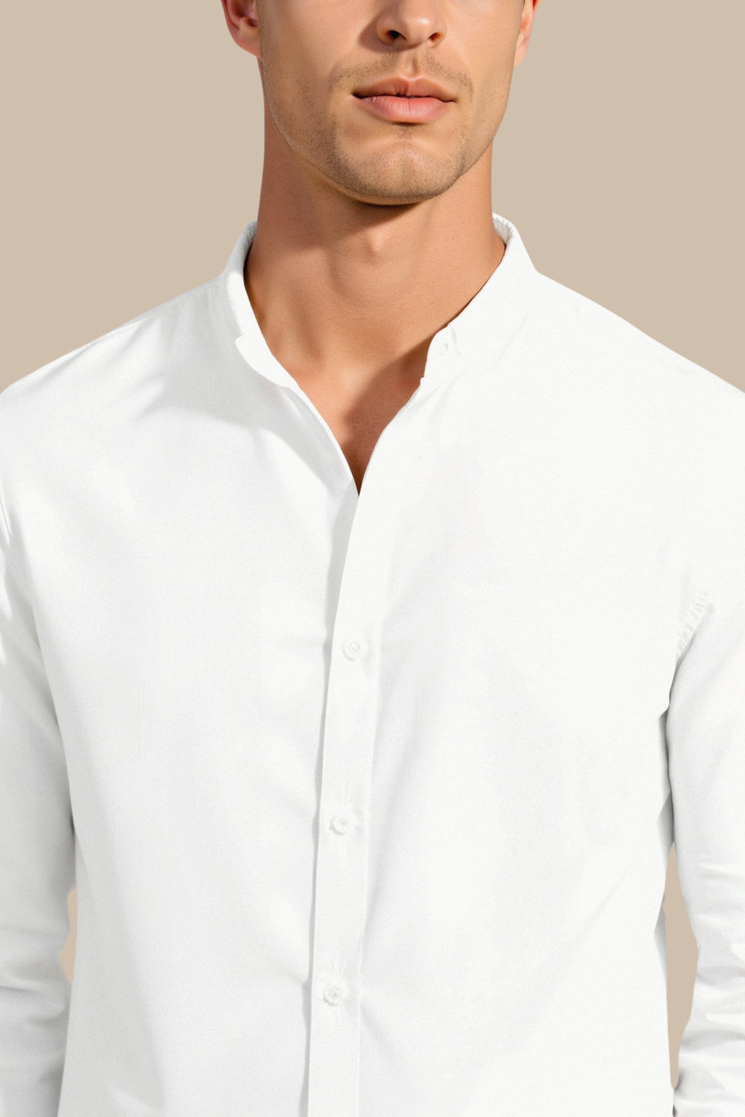 Chemise classique à col montant en blanc