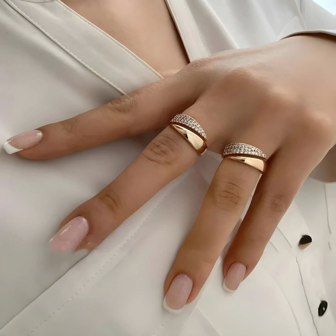 Bague Élégante avec Pierres Brillantes