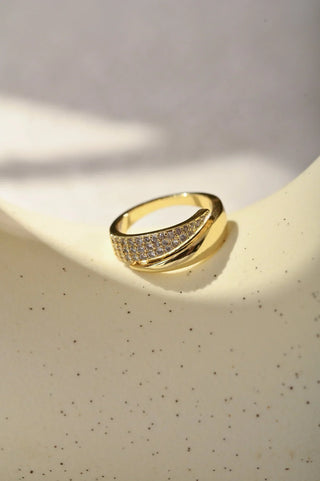 Bague Élégante avec Pierres Brillantes